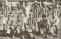 Time do Galo de 1915. Meirelles é o terceiro atleta agachado da esquerda para a direita.